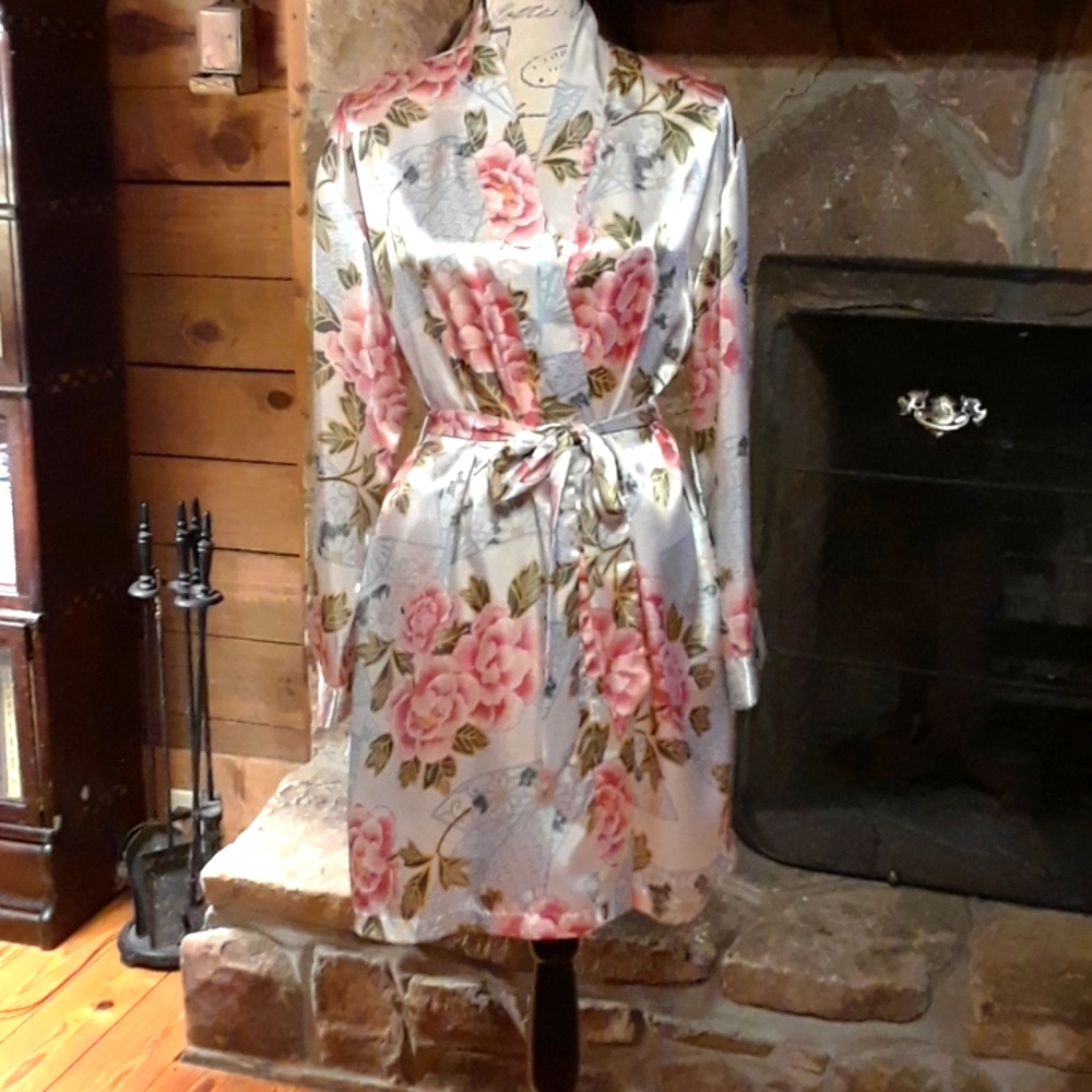 Floral kimono bathrobe by Ivy & Annabelle